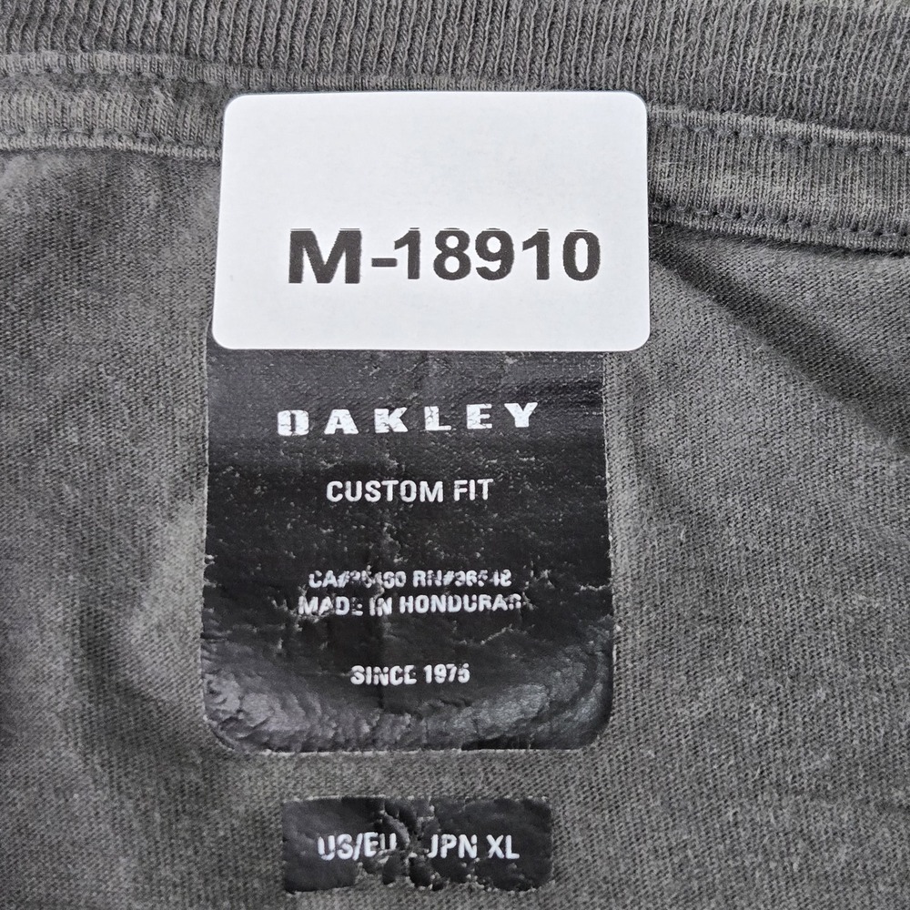 Oakley Men Shirt L Gray Graphic Hurricane Logo Tee Custom Fit Short Sleeve